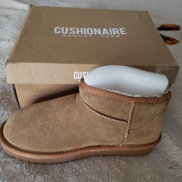 Cushionaire Shoes - NIB Cushionaire Hip Pull On Boot 6.5w